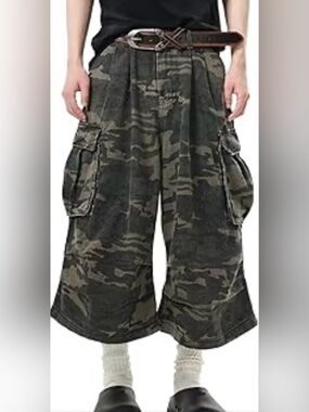 Men's Camouflage Cargo Wide-Leg Shorts — Green Camo With Excellent Condition